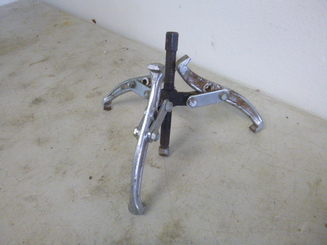 lot 131 image: Gear Puller