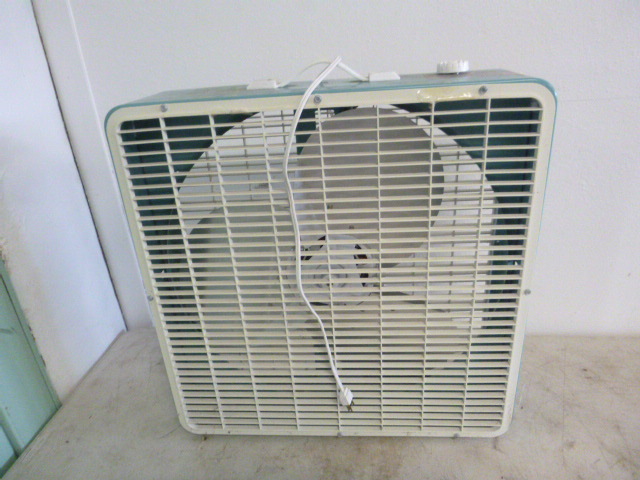 lot 158 image: Superlectric 3 Speed Box Fan