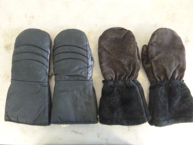 lot 176 image: 2 Pair of Mittens