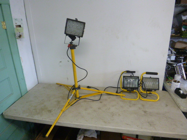 lot 178 image: 3 Halogen Work Lights