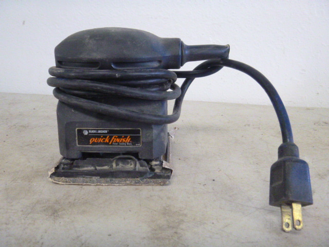 lot 181 image: Black & Decker Palm Sander