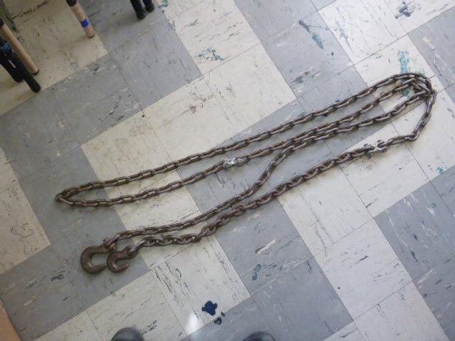 lot 185 image: 16 Log Chain
