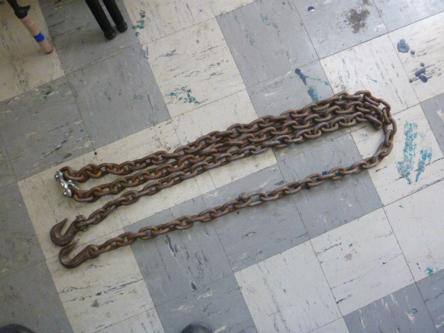 lot 190 image: 13 Log Chain