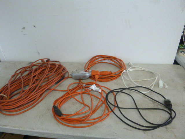lot 202 image: 4 Electric Cords and Treble Light