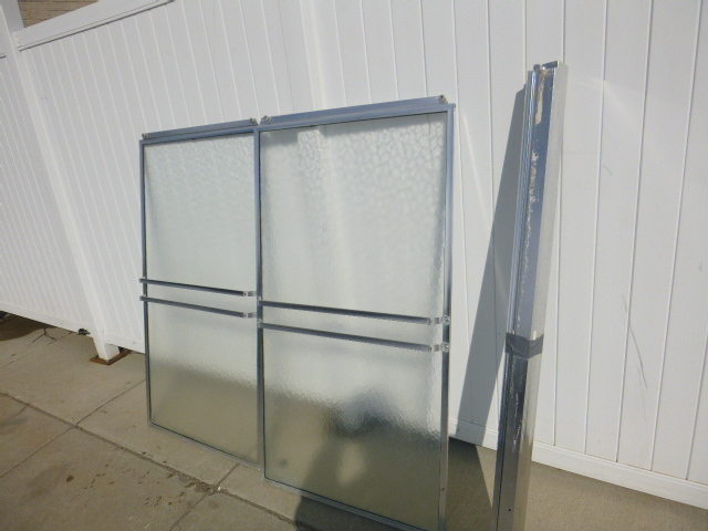 lot 207 image: Bath Tub Shower Doors