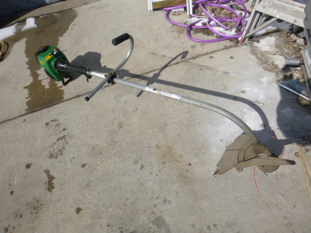lot 208 image: IDC Weed Whip