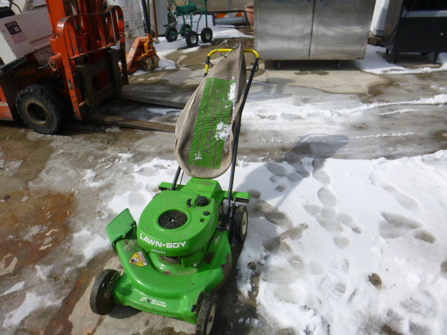 lot 211 image: Lawn Boy Self-Propelled Lawn Mower