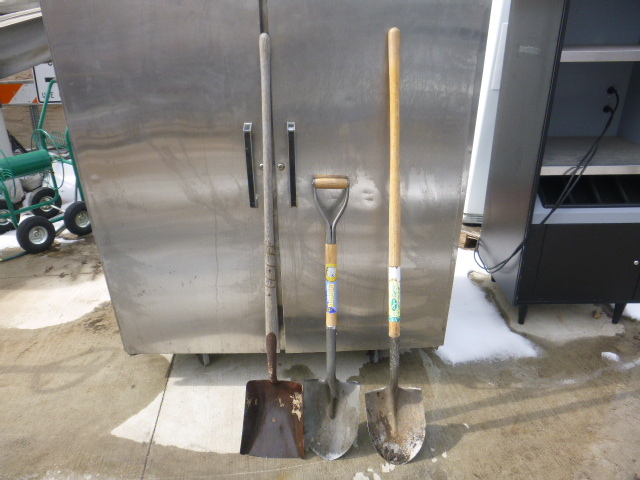 lot 213 image: 3 Shovels