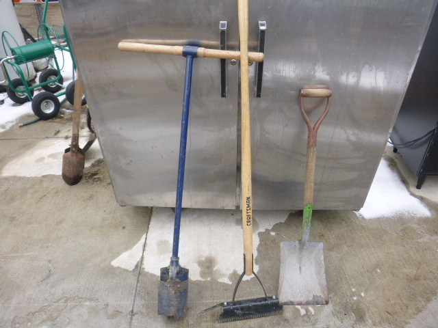 lot 216 image: Post Hole Digger