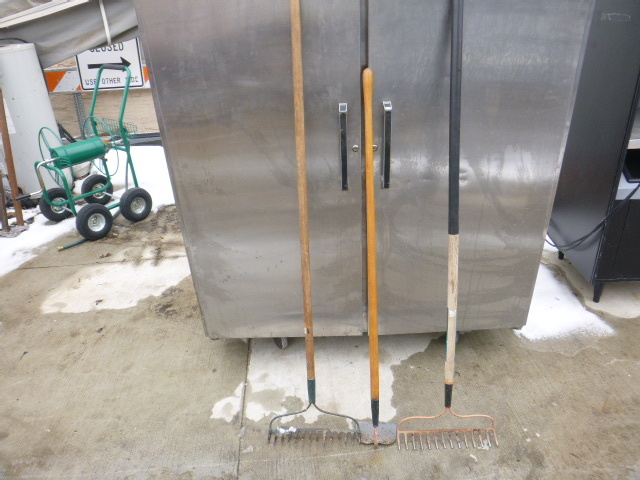 lot 221 image: 2 Rakes and a Hoe