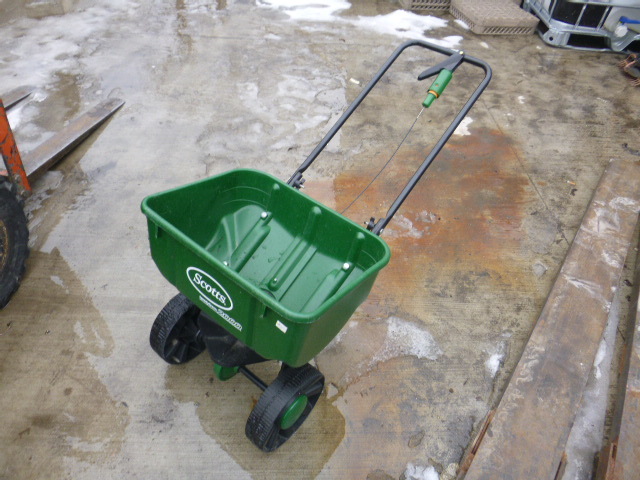 lot 223 image: Scotts 2000 Broadcast Spreader