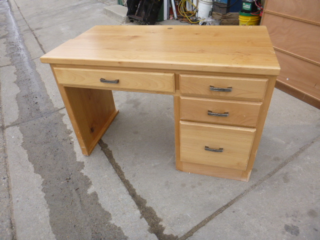 lot 233 image: Desk