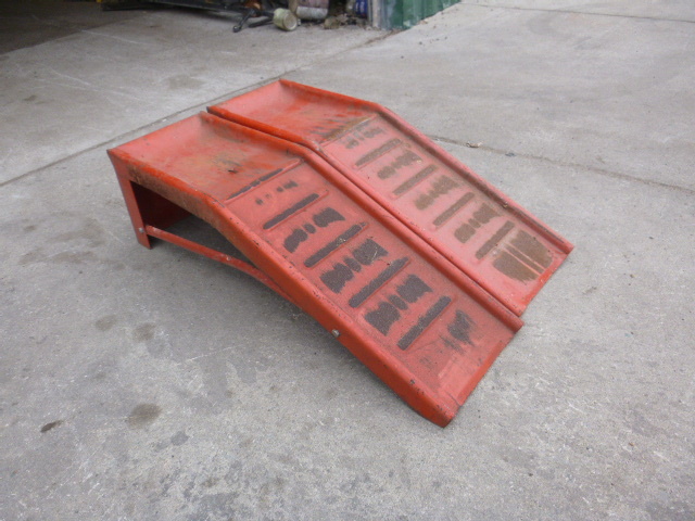 lot 240 image: Car Ramps