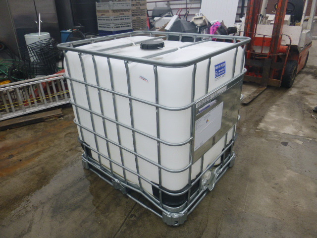 lot 5 image: 260 Gallon Tote