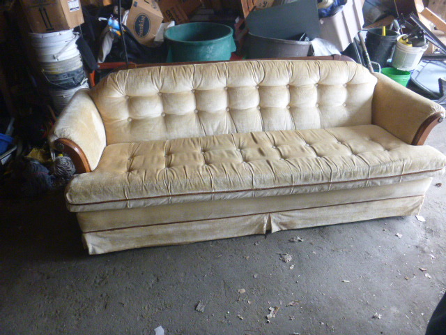 lot 250 image: Couch