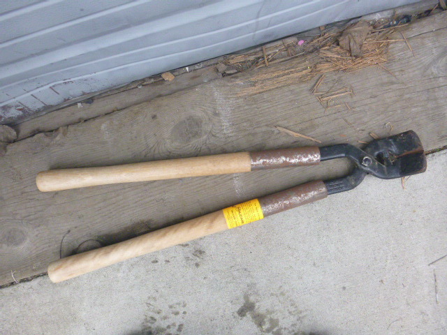 lot 274 image: Millcare Hoof Trimmer