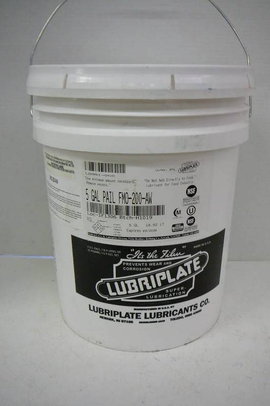 lot 91 image: 5 gal. Pail of Super Lubrication