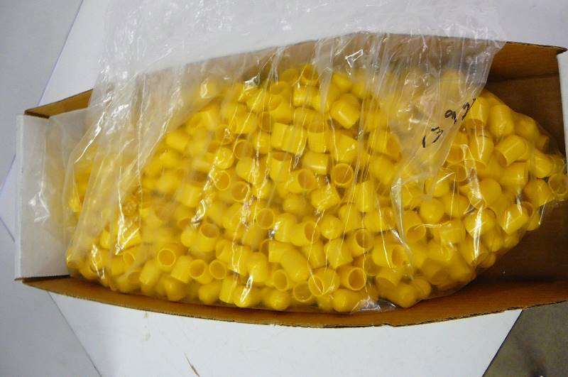 lot 95 image: Lot of Yellow Caps-Plug
