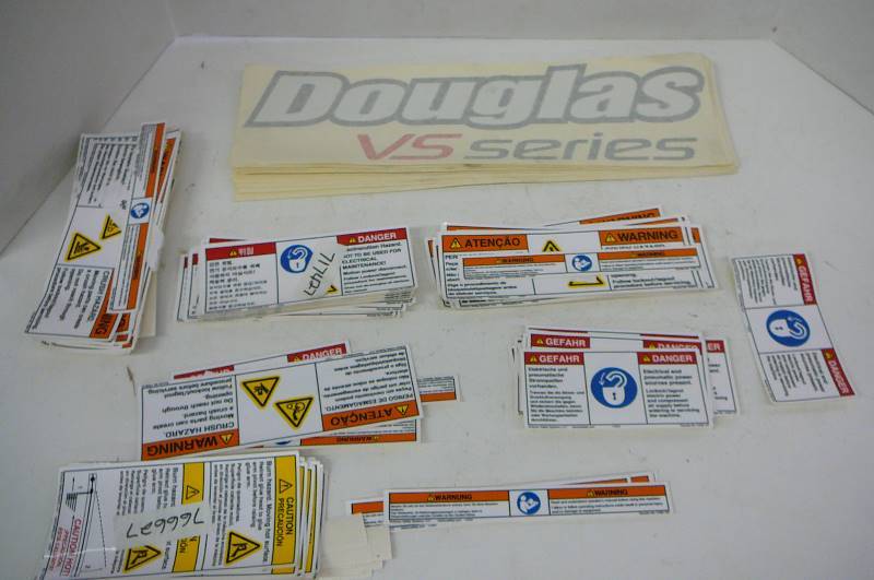 lot 105 image: Lot of Labels