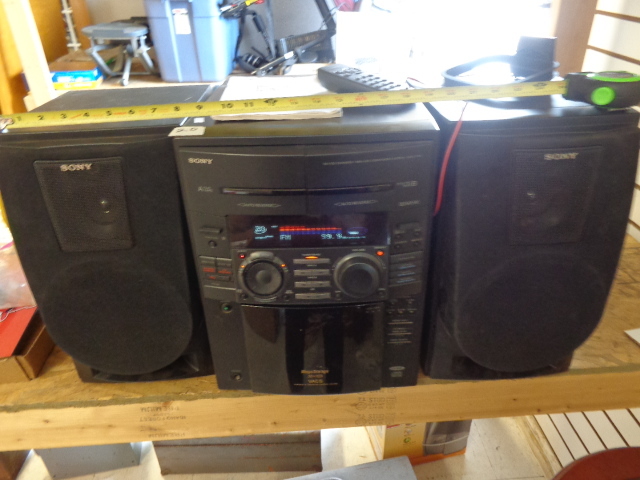 lot 20 image: Sony Home Stereo and Speakers