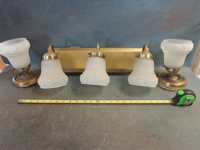 lot 24 image: Vanity Lights and Side Lights