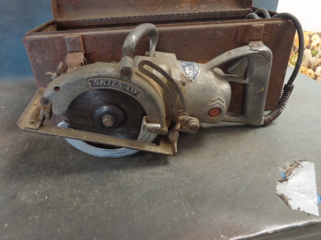 lot 27 image: Vintage Skill Saw