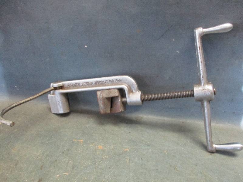 lot 42 image: Denver Band-it Tool