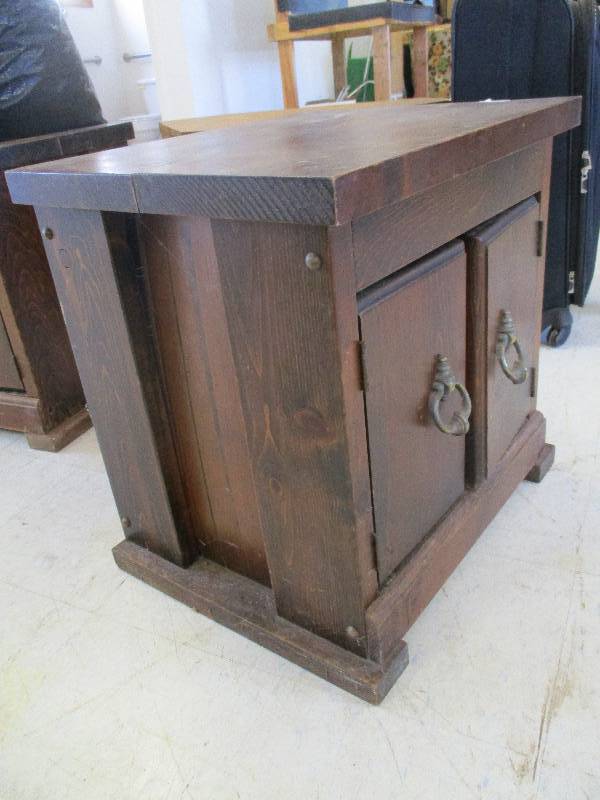 lot 57 image: Vintage night stand