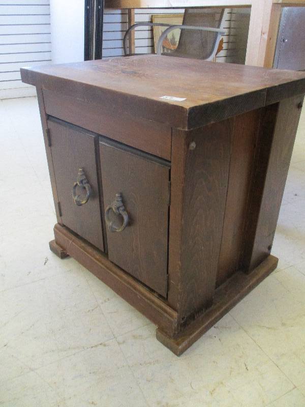 lot 59 image: Vintage night stand