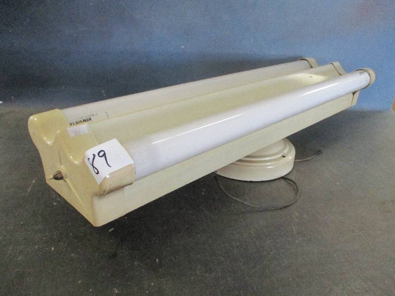 lot 89 image: vintage Fluorescent Light