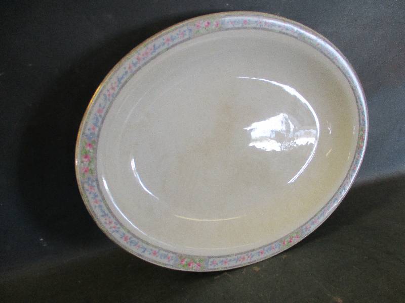 lot 91 image: Vintage Serving Platter