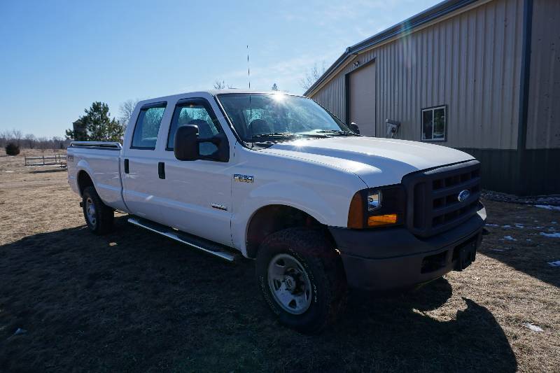 2007 Ford F-250 Super Duty Crew Cab 4 x 4 Pick Up Truck