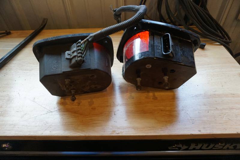 Set of 2 Truck Tail Lights