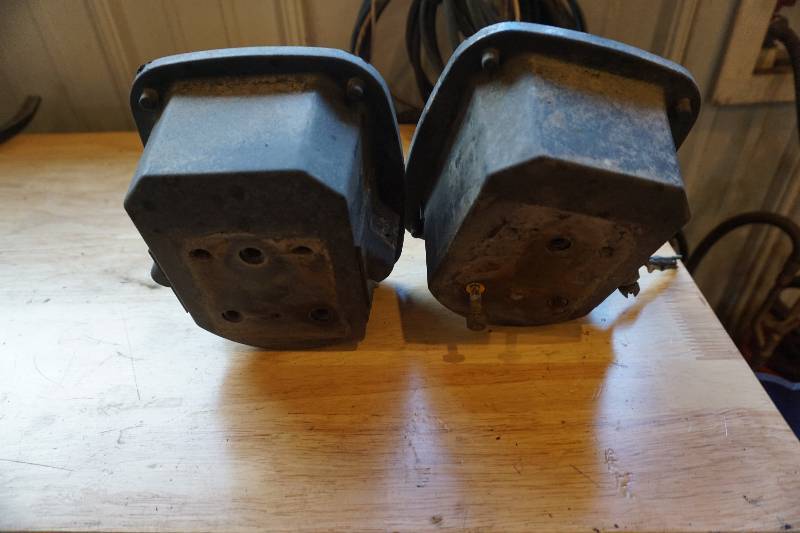 Set of 2 Truck Tail Lights