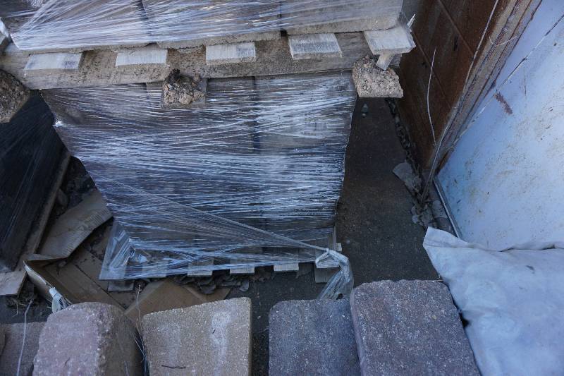 Pallet of Anchor 4 Retaining Wall Block With Straight Edge