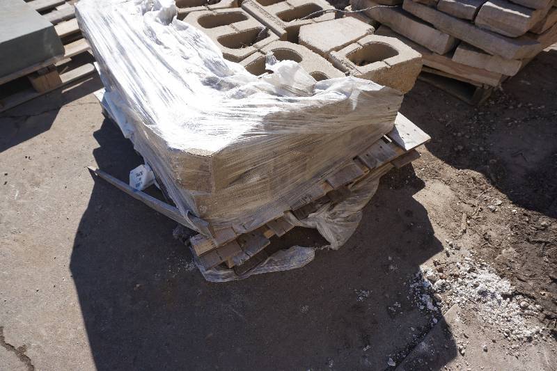 Pallet of Anchor Diamond Desert Tan Retaining Wall Block