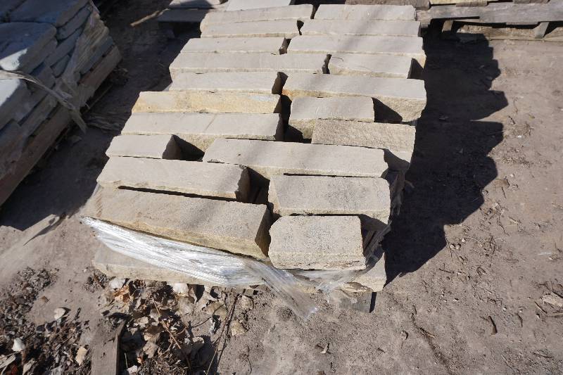 Pallet of 4 Sandstone Edging