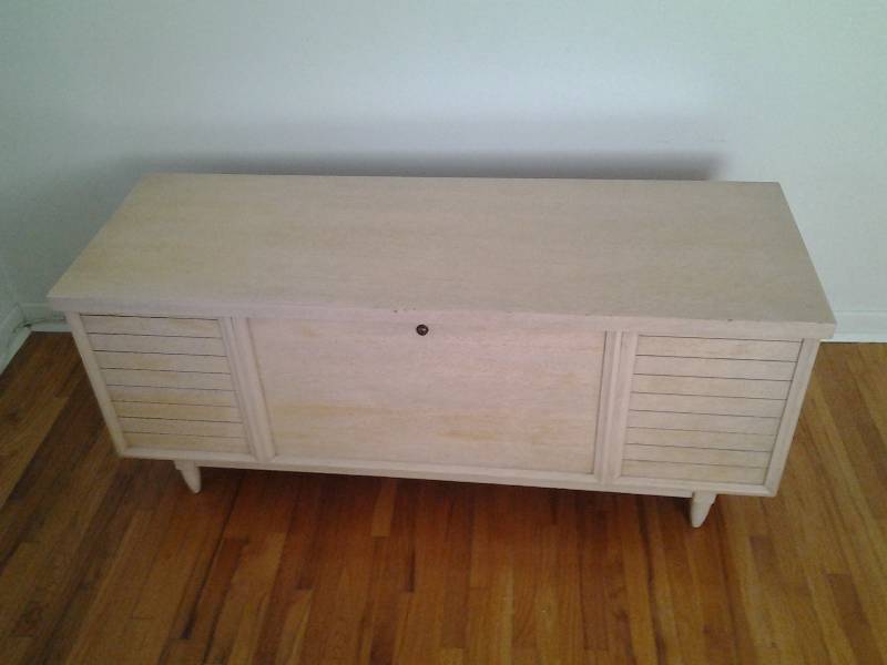 lot 2 image: Vintage Lane Cedar Chest