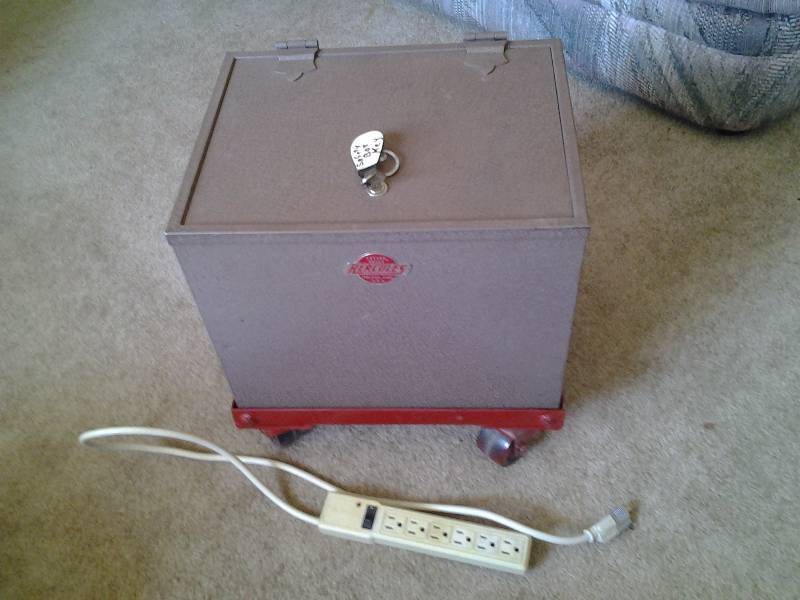 lot 9 image: Hercules Locking Letter Vault 1 Hour Fire Safe With Trolley