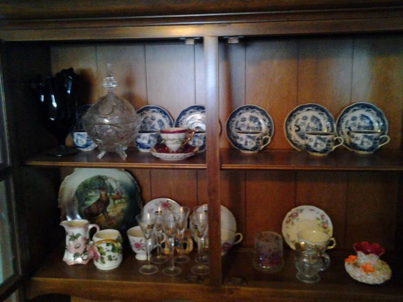 lot 13 image: China, Tea Cups, Fancy Dishes