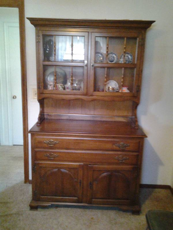 lot 14 image: 2-Piece Buffet Hutch By Kling Furniture Co.