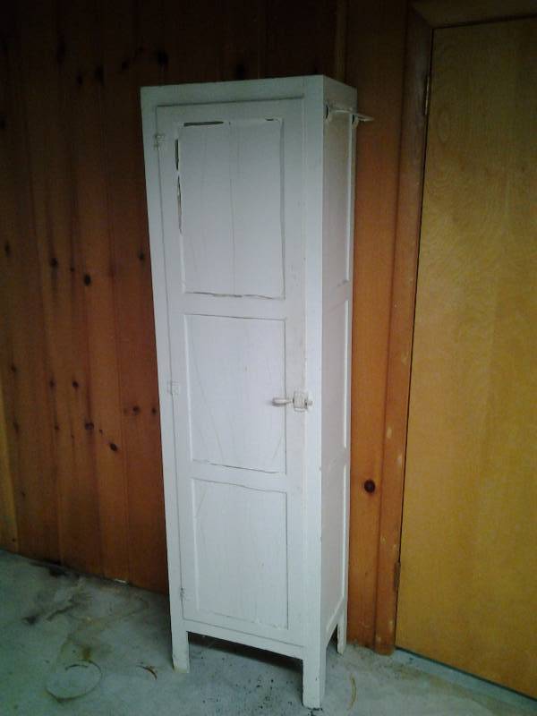lot 22 image: Vintage Wood Painted Cupboard (Can Of Beans Are Included-Stuck To Shelf)