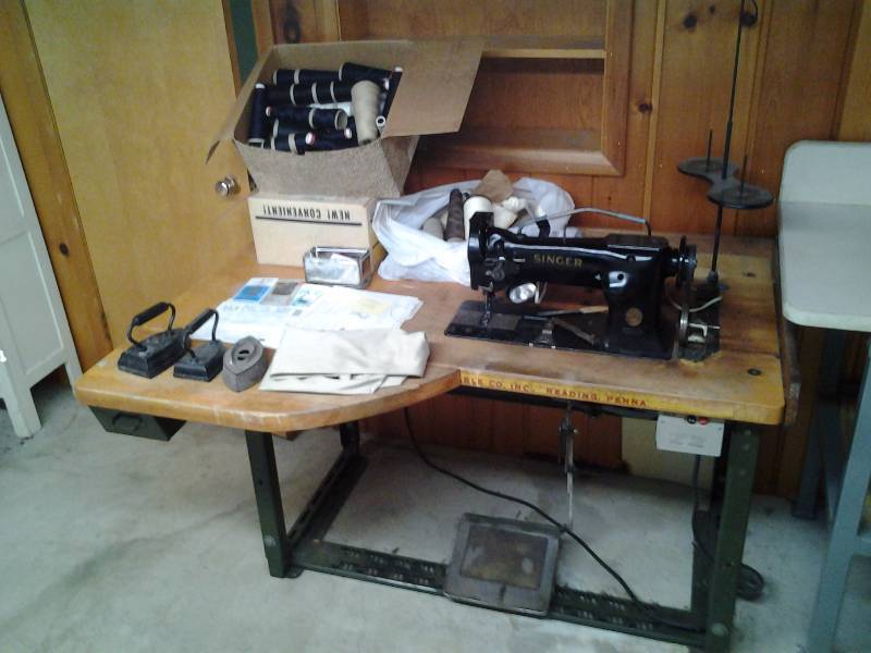 lot 24 image: Heavy Duty Singer Sewing Machine With Work Bench Cabinet, Includes Spools Of Thread & Other Accessories