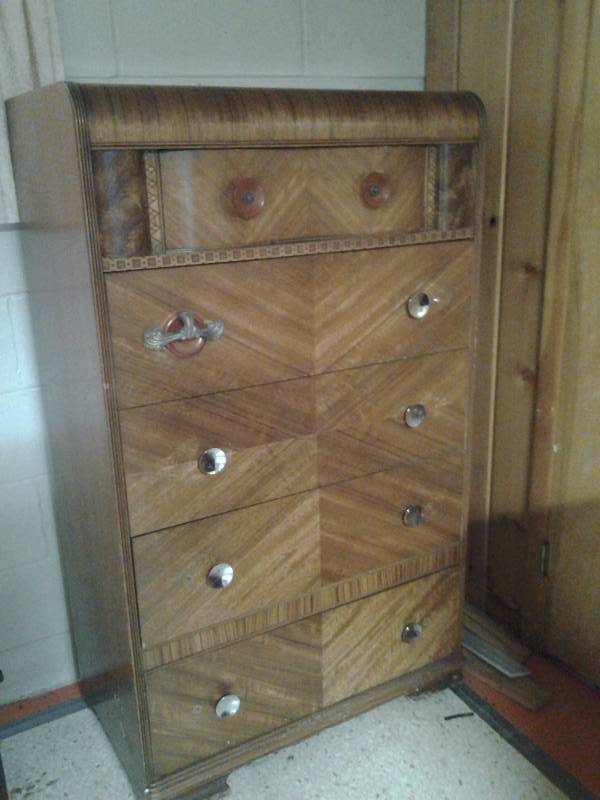 lot 29 image: Art Deco Vintage Waterfall 5-Drawer Chest (32x18x54)