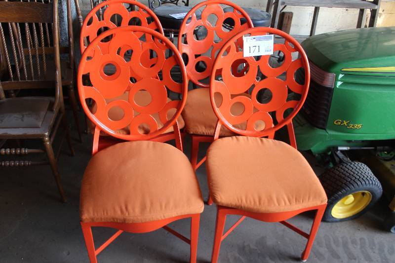lot 171 image: Lot of (4) Padded Metal Chairs