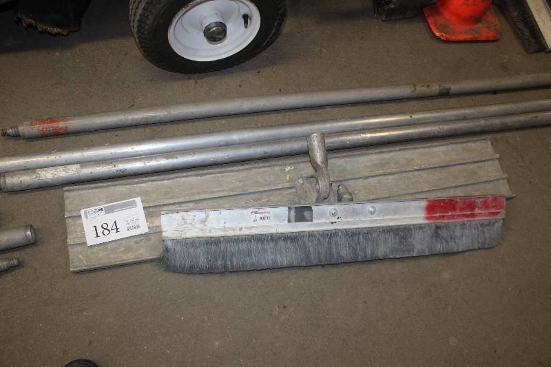 lot 184 image: Lot of (5) Concrete Tools