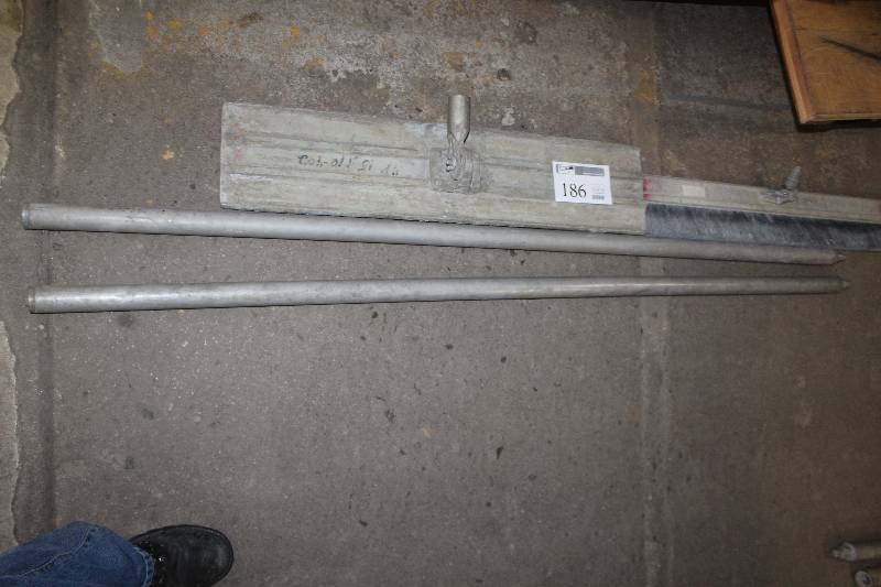 lot 186 image: Lot of (4) Concrete Tools