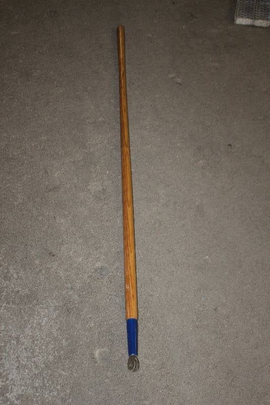 lot 192 image: Kraft Tool Wood Handle