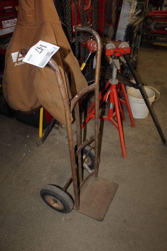 lot 147 image: 2-Wheel Hand Truck