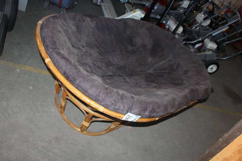 lot 198 image: Futon Wicker Chair